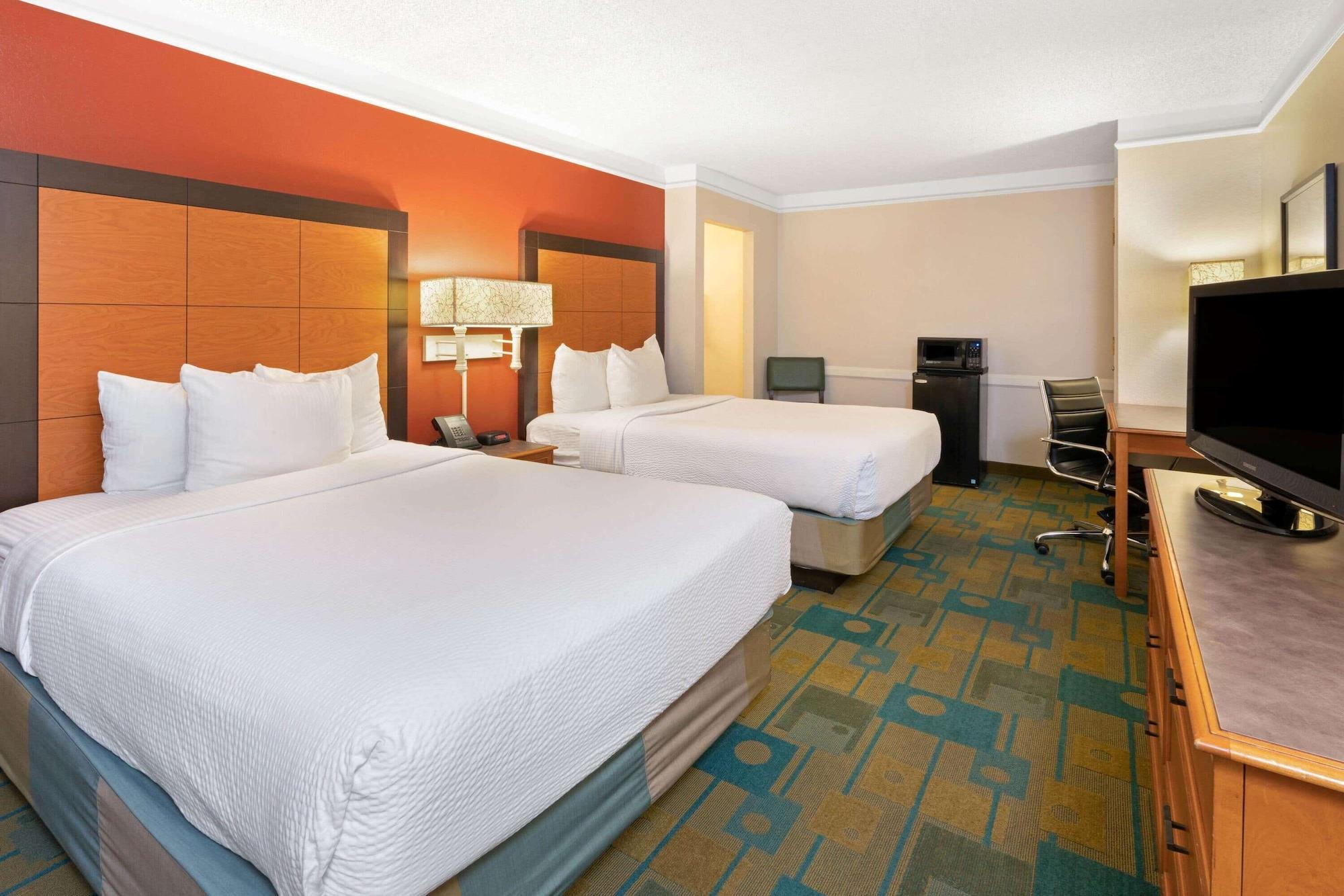 La Quinta Inn By Wyndham Phoenix Sky Harbor Airport Tempe Exterior foto