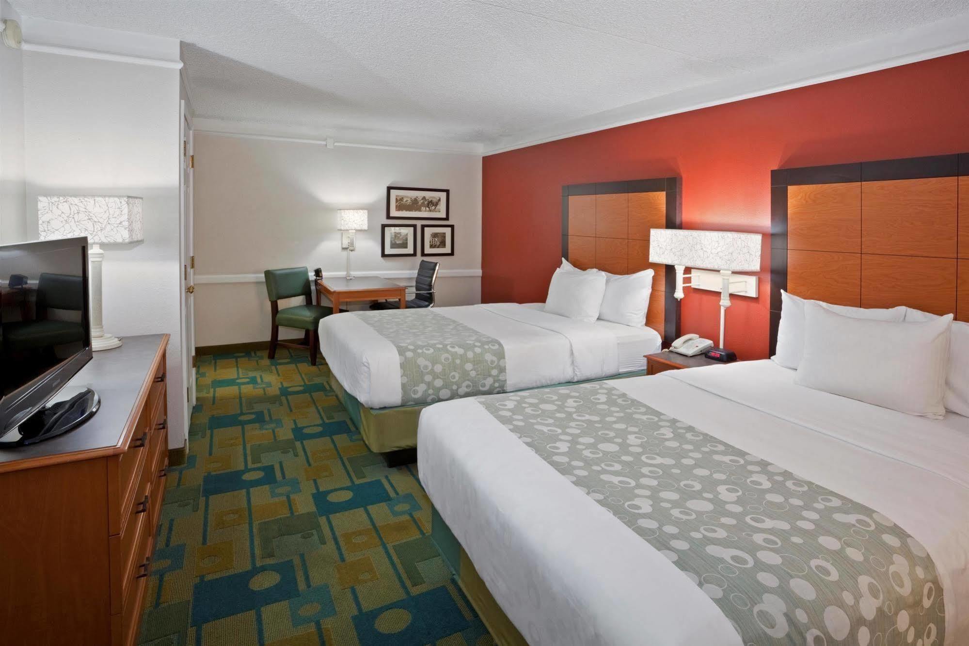 La Quinta Inn By Wyndham Phoenix Sky Harbor Airport Tempe Exterior foto